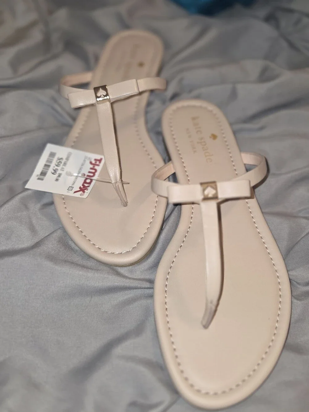 NWT- kate spade Pinkish Cream Leather Thong Sandals With Bow Accent Size: 7